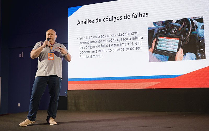 Anderson Marchi apresenta sua palestra sobre Diagnostico de falhas em veículos com transmissão automática no Circuito de Palestras Doutor-IE 2022