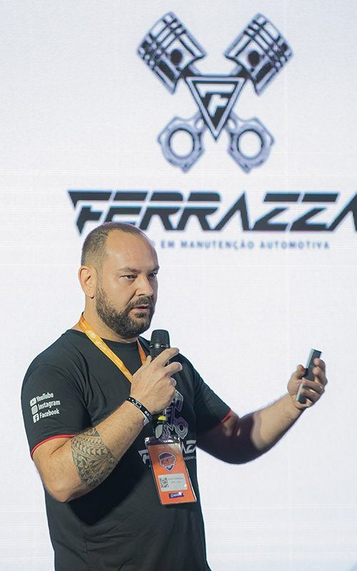 Diego Ferrazza apresenta sua palestra sobre a importância da entrevista com os clientes. No Circuito de Palestras 2022