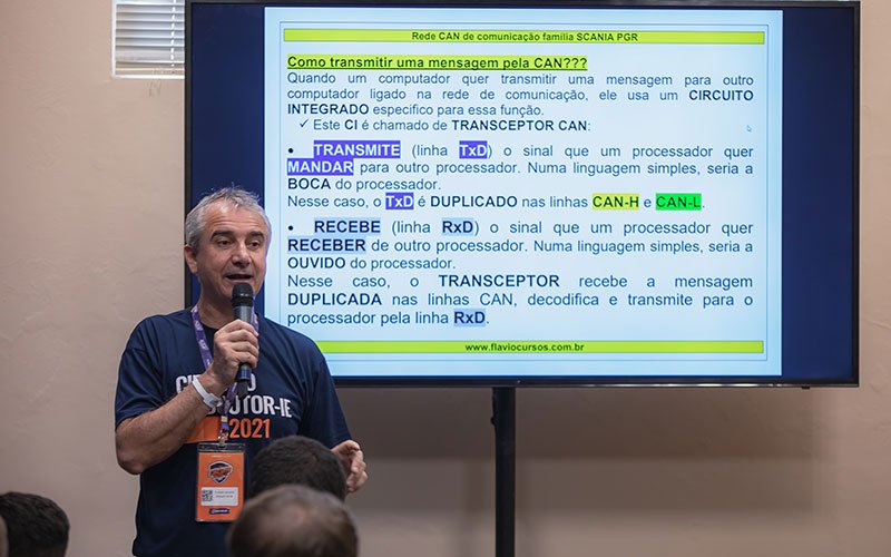 Flavio Xavier apresenta sua palestra sobre o funcionamento e diagnóstico das redes de comunicação. No Circuito de Palestras Doutor-IE 2022