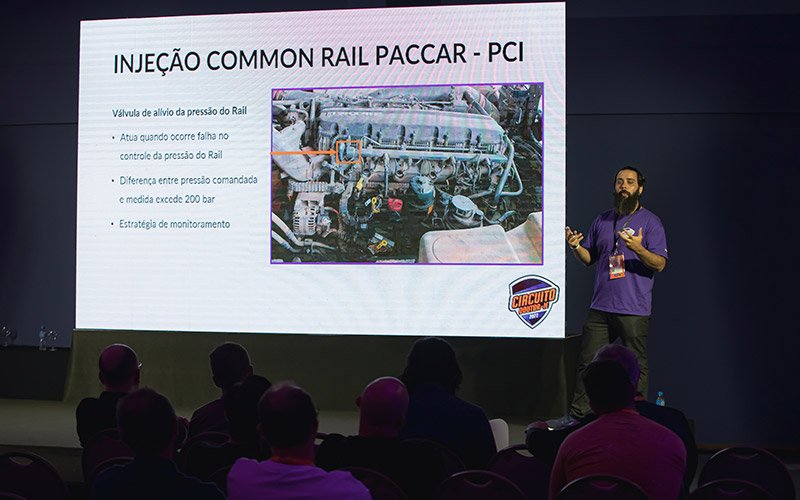 Roberto Felício apresenta sua palestra sobre os novos camnhões DAF XF Euro 6 no Circuito Doutor-IE 2022