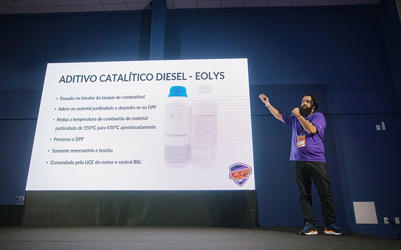 Roberto Felício apresentando sua palestra sobre veículo Diesel Leves com tecnologia Euro 6, no Circuito de Palestras Doutor-IE 2022