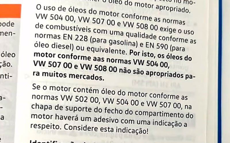 Passagem no manual do proprietário que especifica quais normas o fluído a ser aplicado deve atender.