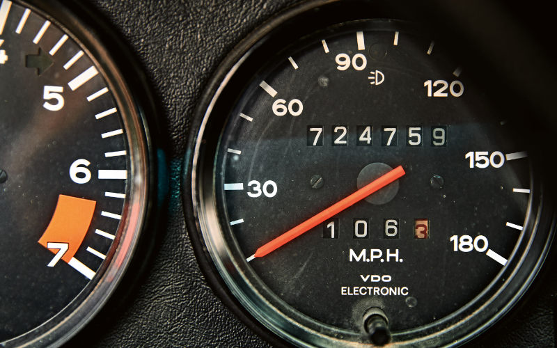 Velocímetro eletrônico de ponteiro do Porsche 911 Turbo, de 1976