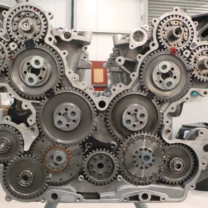 Motor F1 sincronizado por engrenagens